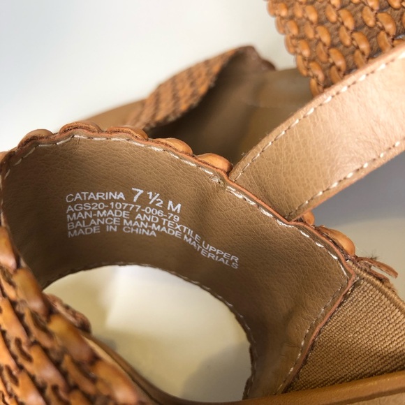 A New Direction Open Toe Strappy Stacked Block Heel Sandal Size 7.5 - Picture 10 of 10